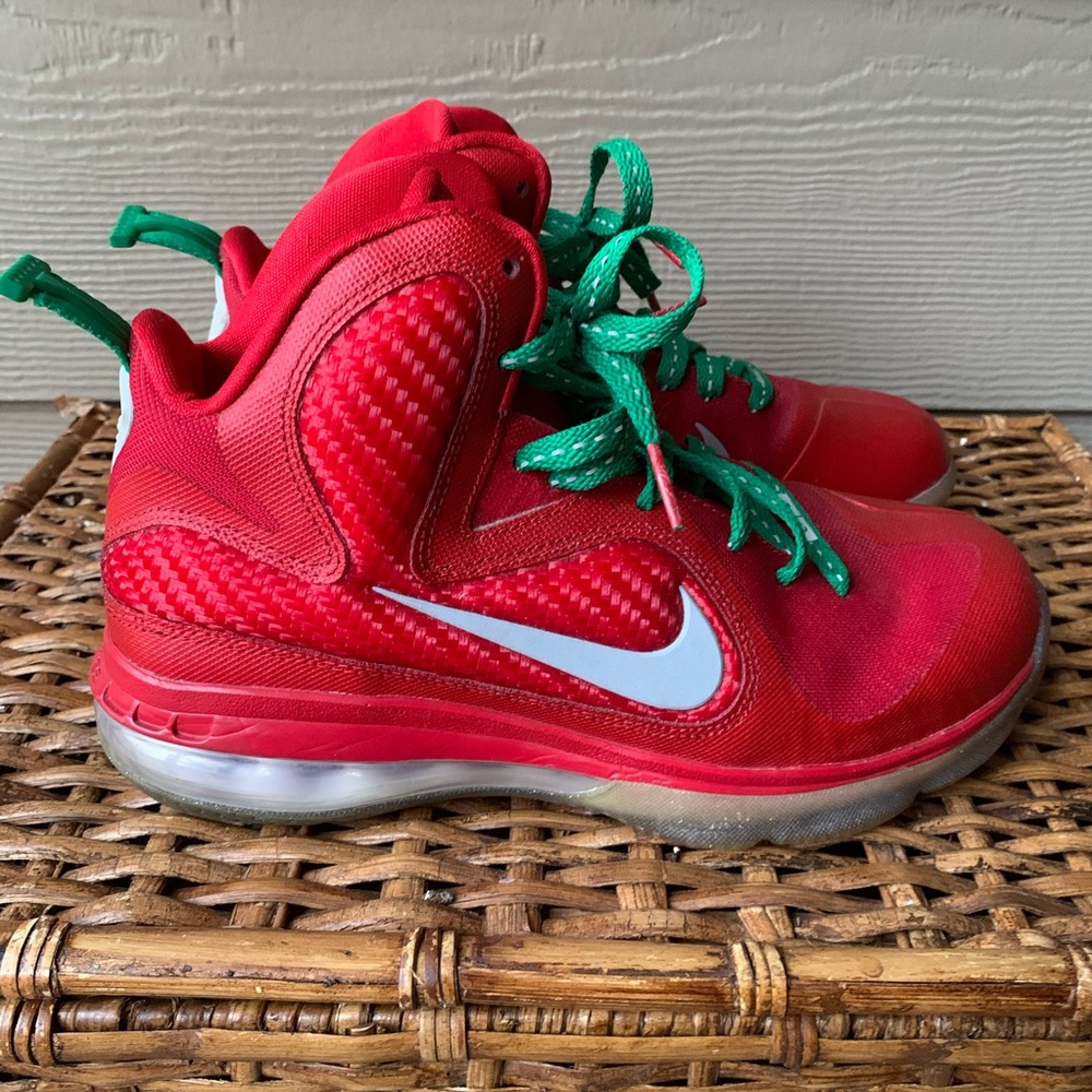 Nike LeBron 9s Christmas Edition